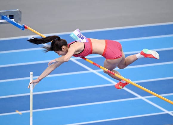 (260207) -- TIANJIN, Feb. 7, 2026 -- Wei Lingxia of China competes during the women s pole vault final at the 12th Asian Indoor Athletics Championships 2026 in Tianjin, north China, Feb. 7, 2026. ) (SP)CHINA-TIANJIN-ATHLETICS-ASIAN INDOOR CHAMPIONSHIPS-WOMEN S POLE VAULT (CN) ZhaoxZishuo 
