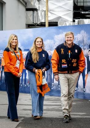 MILAN - Queen Maxima, Princess Amalia, and King Willem-Alexander are visiting the TeamNL House. The House is where the Dutch gather during the Winter Olympics to celebrate, among other things, the successes of Dutch athletes. ROBIN VAN LONKHUIJSEN ANP xVIxANPxSportx xxANPxIVx 549903373 originalFilename: 549903373.jpg