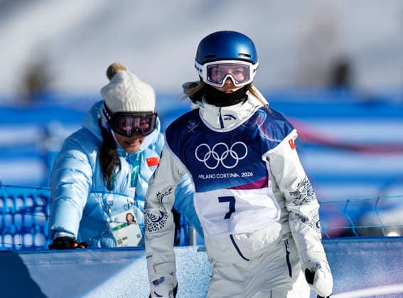 (260207) -- LIVIGNO, Feb. 7, 2026 -- Gu Ailing (R) of China reacts during the freestyle skiing women s freeski slopestyle qualification of the Milan-Cortina 2026 Olympic Winter games, Winterspiele,Spiele, Summer games in Livigno, Italy, Feb. 7, 2026. ) (MICO2026)ITALY-LIVIGNO-OLYMPIC WINTER GAMES-FREESTYLE SKIING-WOMEN S FREESKI SLOPESTYLE WangxPeng 