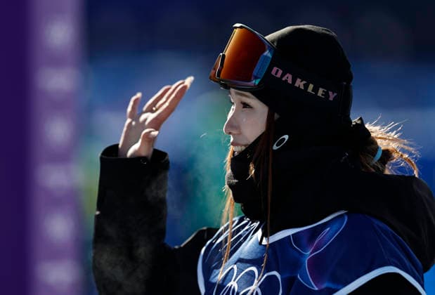 (260207) -- LIVIGNO, Feb. 7, 2026 -- Liu Mengting of China waves to spectators after a jump during the freestyle skiing women s freeski slopestyle qualification of the Milan-Cortina 2026 Olympic Winter games, Winterspiele,Spiele, Summer games in Livigno, Italy, Feb. 7, 2026. ) (MICO2026)ITALY-LIVIGNO-OLYMPIC WINTER GAMES-FREESTYLE SKIING-WOMEN S FREESKI SLOPESTYLE WangxPeng 