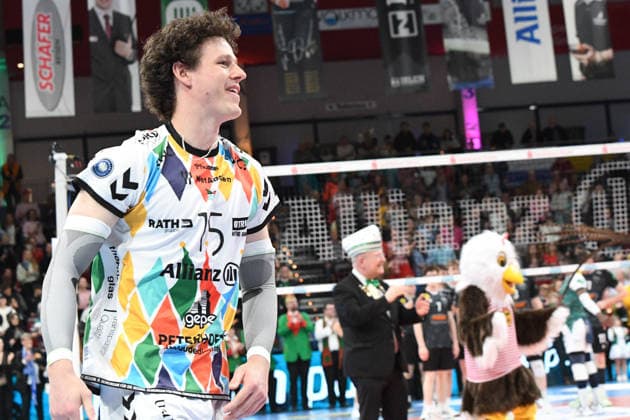Zachary Peter Hutcheson (Powervolleys Düren, 15), Einzelbild, Aktion, Action, 06.02.2026, Düren (Deutschland), Volleyball, 1. Bundesliga Männer, SWD Powervolleys Düren - FT 1844 Freiburg