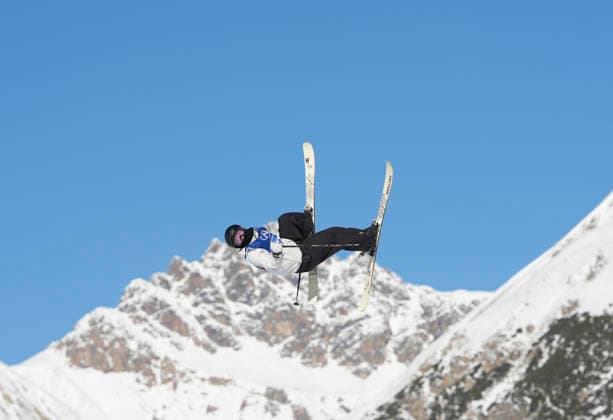(260207) -- LIVIGNO, Feb. 7, 2026 -- Han Linshan of China competes during the freestyle skiing women s freeski slopestyle qualification of the Milan-Cortina 2026 Olympic Winter games, Winterspiele,Spiele, Summer games in Livigno, Italy, Feb. 7, 2026. ) (MICO2026)ITALY-LIVIGNO-OLYMPIC WINTER GAMES-FREESTYLE SKIING-WOMEN S FREESKI SLOPESTYLE WuxHuiwo 