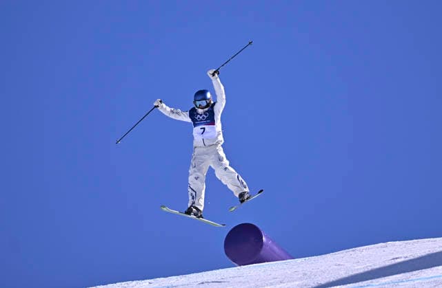 (260207) -- LIVIGNO, Feb. 7, 2026 -- Gu Ailing of China competes during the freestyle skiing women s freeski slopestyle qualification of the Milan-Cortina 2026 Olympic Winter games, Winterspiele,Spiele, Summer games in Livigno, Italy, Feb. 7, 2026. ) (MICO2026)ITALY-LIVIGNO-OLYMPIC WINTER GAMES-FREESTYLE SKIING-WOMEN S FREESKI SLOPESTYLE ZhangxHongxiang 