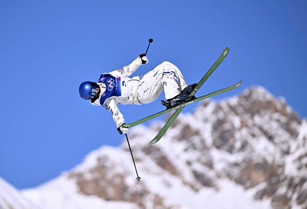 (260207) -- LIVIGNO, Feb. 7, 2026 -- Gu Ailing of China competes during the freestyle skiing women s freeski slopestyle qualification of the Milan-Cortina 2026 Olympic Winter games, Winterspiele,Spiele, Summer games in Livigno, Italy, Feb. 7, 2026. ) (MICO2026)ITALY-LIVIGNO-OLYMPIC WINTER GAMES-FREESTYLE SKIING-WOMEN S FREESKI SLOPESTYLE ZhangxHongxiang 