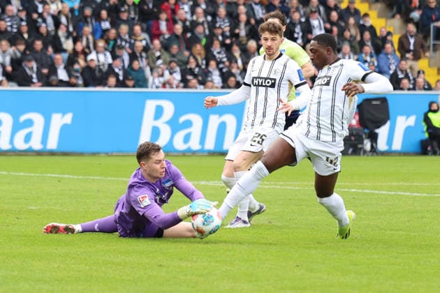07.02.2026, xrekx, Fussball 2.Bundesliga, SV Elversberg - Hertha BSC Berlin v.l. Tjark Ernst (Hertha BSC) Lukas Petkov (SV 07 Elversberg) David Mokwa (SV 07 Elversberg) Zweikampf, Aktion, action, battle for the ball (DFL DFB REGULATIONS PROHIBIT ANY USE OF PHOTOGRAPHS as IMAGE SEQUENCES and or QUASI-VIDEO) Elversberg