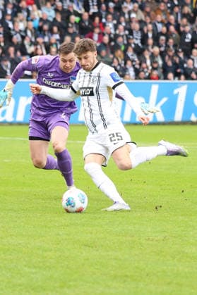 07.02.2026, xrekx, Fussball 2.Bundesliga, SV Elversberg - Hertha BSC Berlin v.l. Torchance Lukas Petkov (SV 07 Elversberg) Tjark Ernst (Hertha BSC) (DFL DFB REGULATIONS PROHIBIT ANY USE OF PHOTOGRAPHS as IMAGE SEQUENCES and or QUASI-VIDEO) Elversberg