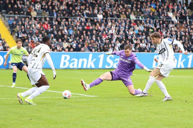 07.02.2026, xrekx, Fussball 2.Bundesliga, SV Elversberg - Hertha BSC Berlin v.l. Torchance Lukas Petkov (SV 07 Elversberg) Tjark Ernst (Hertha BSC) (DFL DFB REGULATIONS PROHIBIT ANY USE OF PHOTOGRAPHS as IMAGE SEQUENCES and or QUASI-VIDEO) Elversberg