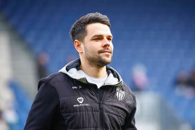 07.02.2026, xavx, Fussball 3.Liga, SV Wehen Wiesbaden - 1.FC Schweinfurt 05 v.l. Trainer Victor Kleinhenz (1.FC Schweinfurt 05) (DFL DFB REGULATIONS PROHIBIT ANY USE OF PHOTOGRAPHS as IMAGE SEQUENCES and or QUASI-VIDEO) Wiesbaden