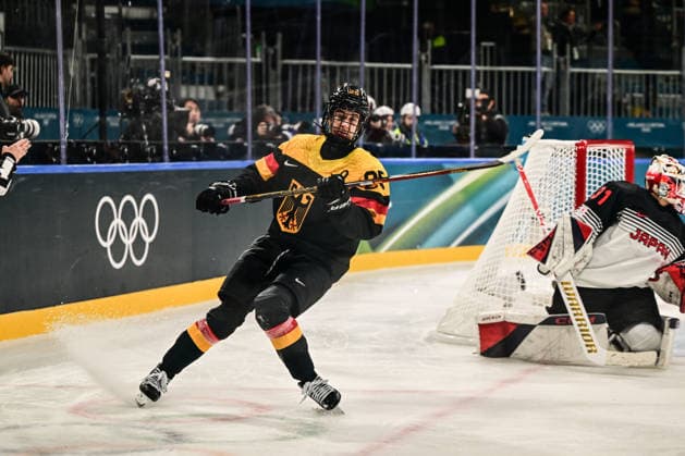 Goal celebration 5:0 Laura Kluge, Ice hockey, Eishockey Women™s Prelim Round Group B, Germany - Japan, Milano Cortina 2026 Olympic Games, Olympische Spiele, Olympia, OS 07-02-2026 *** Goal celebration 5 0 Laura Kluge, Ice Hockey Women™s Prelim Round Group B, Germany Japan, Milano Cortina 2026 Olympic Games 07 02 2026 Copyright: HMBxMedia MarcxNiemeyer