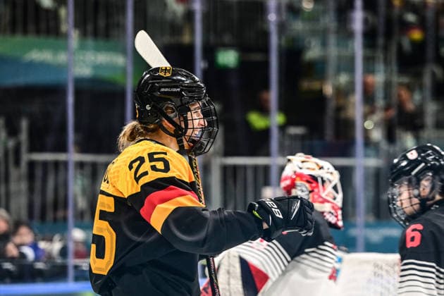 Goal celebration 5:0 Laura Kluge, Ice hockey, Eishockey Women™s Prelim Round Group B, Germany - Japan, Milano Cortina 2026 Olympic Games, Olympische Spiele, Olympia, OS 07-02-2026 *** Goal celebration 5 0 Laura Kluge, Ice Hockey Women™s Prelim Round Group B, Germany Japan, Milano Cortina 2026 Olympic Games 07 02 2026 Copyright: HMBxMedia MarcxNiemeyer
