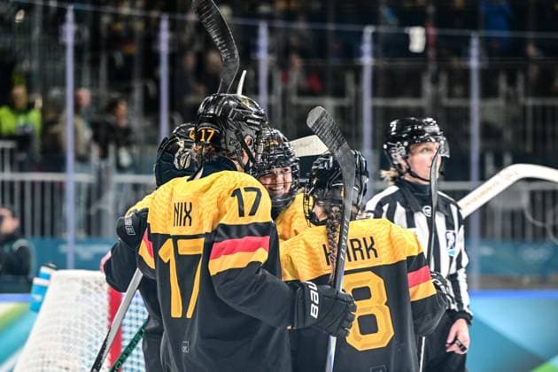 Goal celebration 5:0 Laura Kluge, Ice hockey, Eishockey Women™s Prelim Round Group B, Germany - Japan, Milano Cortina 2026 Olympic Games, Olympische Spiele, Olympia, OS 07-02-2026 *** Goal celebration 5 0 Laura Kluge, Ice Hockey Women™s Prelim Round Group B, Germany Japan, Milano Cortina 2026 Olympic Games 07 02 2026 Copyright: HMBxMedia MarcxNiemeyer