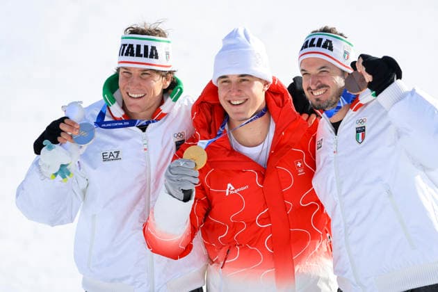 OLYMPICS - Winter Olympic Games, Olympische Spiele, Olympia, OS Milano Cortina 2026 BORMIO,ITALY,07.FEB.26 - OLYMPICS, ALPINE SKIING - Winter Olympic Games Milano Cortina 2026, downhill, men, medal ceremony. Image shows the rejoicing of Giovanni Franzoni (ITA), Franjo von Allmen (SUI) and Dominik Paris (ITA). Keywords: medal.  GEPAxpictures xWolfgangxGrebien