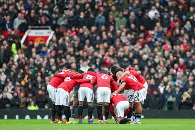 Manchester United, ManU v Tottenham Hotspur, Premier League Manchester United forward Bryan Mbeumo (19) in team huddle during the Manchester United v Tottenham Hotspur Premier League match at Old Trafford, Manchester, England on 7 February 2026 Credit: Phil Duncan Every Second Media Editorial use only. All images are copyright Every Second Media Limited. No images may be reproduced without prior permission. All rights reserved. Premier League and Football League images are subject to licensing agreements with Football DataCo Limited. see https: www.football-dataco.com Copyright: xIMAGO EveryxSecondxMediax ESM-1790-0012 PhilxDuncanx xEveryxSecondxMediax