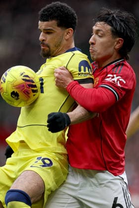Manchester United, ManU v Tottenham Hotspur - Premier League Dominic Solanke of Tottenham Hotspur and Lisandro Martinez of Manchester United challenge during the Premier League match between Manchester United and Tottenham Hotspur at Old Trafford on February 7, 2026 in Manchester, England. WARNING! This Photograph May Only Be Used For Newspaper And Or Magazine Editorial Purposes. May Not Be Used For Publications Involving 1 player, 1 Club Or 1 Competition Without Written Authorisation From Football DataCo Ltd. For Any Queries, Please Contact Football DataCo Ltd on +44 (0) 207 864 9121 Manchester Old Trafford England United Kingdom Copyright: xAllstarxPicturexLibraryxLtdx