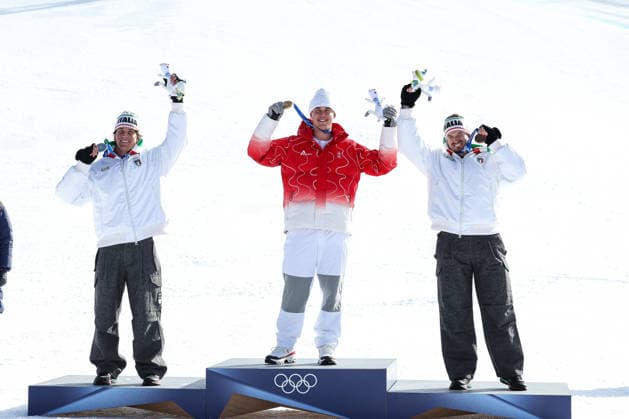 Franjo von Allmen (SUI) , Giovanni Franzoni (ITA) and Dominik Paris (ITA) over the podium showing the medals at the end of the Olympic Winter games, Winterspiele,Spiele, Summer games Milano-Cortina 2026, Alpine Skiing Men s Downhill on February 07, 2026 at Stelvio Ski Centre in Bormio, Italy  Copyright: xSergioxBisi IPAxSportx xipa-agency.netx xx IPA_71065128 IPA_Agency_IPA71065128