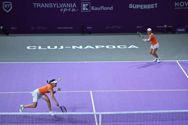 Saisai Zheng and Xinyu Wang of China play against Sara Sorribes Tormo of Spain and Kamilla Rakhimova of Uzbekistan during the Transylvania Open 2026 double final, a WTA250 Tournament, at BT Arena, in Cluj-Napoca, Romania, February 07, 2025. Transylvania Open 2026 - WTA, Tennis Damen 250 Tournament - Double FinalCluj Napoca Romania  Copyright: xAlexxNicodim Shutterstockx 16526889w