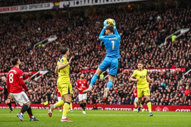 Premier League Manchester United, ManU v Tottenham Hotspur Tottenham Hotspur goalkeeper Guglielmo Vicario jumps up to win the high ball during the Premier League match Manchester United vs Tottenham Hotspur at Old Trafford, Manchester, United Kingdom on 07 February 2026 (Photo by Alfie Cosgrove News Images) Manchester Old Trafford Greater Manchester United Kingdom Copyright: xAlfiexCosgrove NewsxImagesx