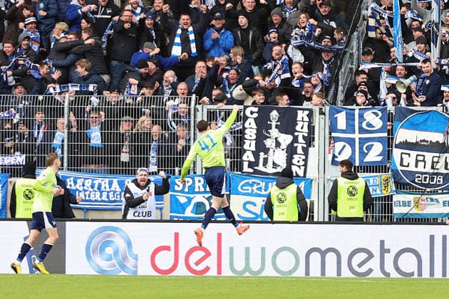07.02.2026, xrekx, Fussball 2.Bundesliga, SV Elversberg - Hertha BSC Berlin v.l. Torjubel nach dem Tor zum celebrating the goal celebrate 0:1 durch Pascal Klemens (Hertha BSC) (DFL DFB REGULATIONS PROHIBIT ANY USE OF PHOTOGRAPHS as IMAGE SEQUENCES and or QUASI-VIDEO) Elversberg