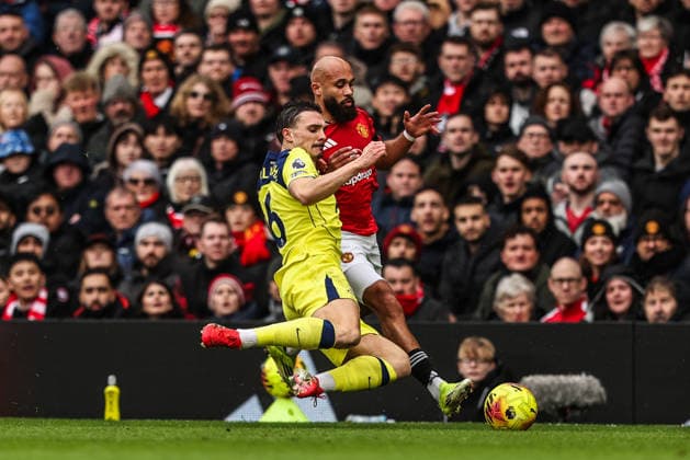 Premier League Manchester United, ManU v Tottenham Hotspur Bryan Mbeumo of Manchester United is tackled by Joao Palhinha of Tottenham Hotspur during the Premier League match Manchester United vs Tottenham Hotspur at Old Trafford, Manchester, United Kingdom on 07 February 2026 (Photo by Alfie Cosgrove News Images) Manchester Old Trafford Greater Manchester United Kingdom Copyright: xAlfiexCosgrove NewsxImagesx