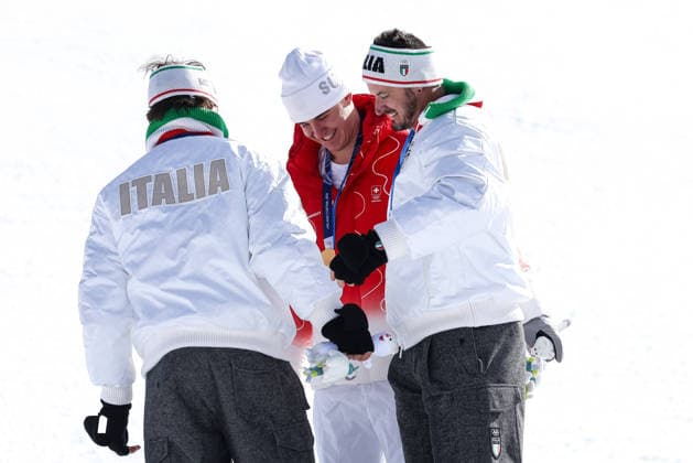 Franjo von Allmen (SUI) , Giovanni Franzoni (ITA) and Dominik Paris (ITA) show each others the medals after winning the race at the end of the Olympic Winter games, Winterspiele,Spiele, Summer games Milano-Cortina 2026, Alpine Skiing Men s Downhill on February 07, 2026 at Stelvio Ski Centre in Bormio, Italy  Copyright: xSergioxBisi IPAxSportx xipa-agency.netx xx IPA_71065470 IPA_Agency_IPA71065470