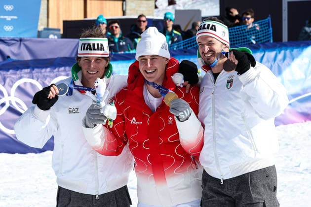 Giovanni Franzoni (ITA), Franjo von Allmen (SUI) and Dominik Paris (ITA) showing medals after winning the race at the end of the Olympic Winter games, Winterspiele,Spiele, Summer games Milano-Cortina 2026, Alpine Skiing Men s Downhill on February 07, 2026 at Stelvio Ski Centre in Bormio, Italy  Copyright: xSergioxBisi IPAxSportx xipa-agency.netx xx IPA_71065624 IPA_Agency_IPA71065624