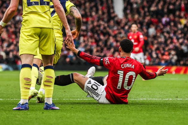 Premier League Manchester United, ManU v Tottenham Hotspur Matheus Cunha of Manchester United reacts after no foul is given during the Premier League match Manchester United vs Tottenham Hotspur at Old Trafford, Manchester, United Kingdom on 07 February 2026 (Photo by Alfie Cosgrove News Images) Manchester Old Trafford Greater Manchester United Kingdom Copyright: xAlfiexCosgrove NewsxImagesx