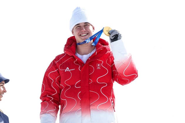Franjo von Allmen (SUI) shows the golden medal after winning the race at the end of the Olympic Winter games, Winterspiele,Spiele, Summer games Milano-Cortina 2026, Alpine Skiing Men s Downhill on February 07, 2026 at Stelvio Ski Centre in Bormio, Italy  Copyright: xSergioxBisi IPAxSportx xipa-agency.netx xx IPA_71065073 IPA_Agency_IPA71065073