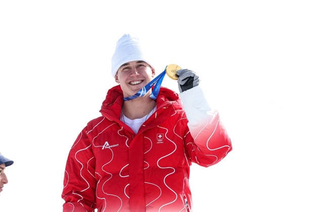 Franjo von Allmen (SUI) shows the golden medal after winning the race at the end of the Olympic Winter games, Winterspiele,Spiele, Summer games Milano-Cortina 2026, Alpine Skiing Men s Downhill on February 07, 2026 at Stelvio Ski Centre in Bormio, Italy  Copyright: xSergioxBisi IPAxSportx xipa-agency.netx xx IPA_71065092 IPA_Agency_IPA71065092