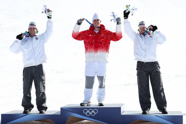 Franjo von Allmen (SUI) , Giovanni Franzoni (ITA) and Dominik Paris (ITA) over the podium showing the medals at the end of the Olympic Winter games, Winterspiele,Spiele, Summer games Milano-Cortina 2026, Alpine Skiing Men s Downhill on February 07, 2026 at Stelvio Ski Centre in Bormio, Italy  Copyright: xSergioxBisi IPAxSportx xipa-agency.netx xx IPA_71065146 IPA_Agency_IPA71065146