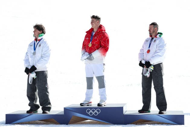 Franjo von Allmen (SUI), Giovanni Franzoni (ITA) and Dominik Paris (ITA) over the podium showing the medals and listening to national anthems at the end of the Olympic Winter games, Winterspiele,Spiele, Summer games Milano-Cortina 2026, Alpine Skiing Men s Downhill on February 07, 2026 at Stelvio Ski Centre in Bormio, Italy  Copyright: xSergioxBisi IPAxSportx xipa-agency.netx xx IPA_71065181 IPA_Agency_IPA71065181