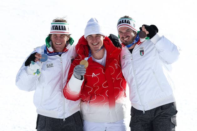 Franjo von Allmen (SUI) , Giovanni Franzoni (ITA) and Dominik Paris (ITA) show the medals after winning the race at the end of the Olympic Winter games, Winterspiele,Spiele, Summer games Milano-Cortina 2026, Alpine Skiing Men s Downhill on February 07, 2026 at Stelvio Ski Centre in Bormio, Italy  Copyright: xSergioxBisi IPAxSportx xipa-agency.netx xx IPA_71065422 IPA_Agency_IPA71065422