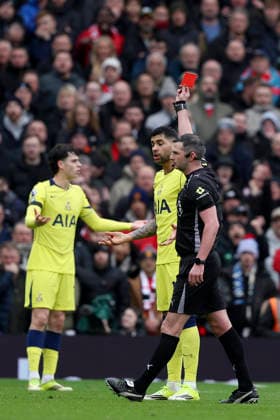 Manchester United, ManU v Tottenham Hotspur - Premier League Cristian Romero of Tottenham Hotspur is shown a Red card and sent off by referee Michael Oliver during the Premier League match between Manchester United and Tottenham Hotspur at Old Trafford on February 7, 2026 in Manchester, England. WARNING! This Photograph May Only Be Used For Newspaper And Or Magazine Editorial Purposes. May Not Be Used For Publications Involving 1 player, 1 Club Or 1 Competition Without Written Authorisation From Football DataCo Ltd. For Any Queries, Please Contact Football DataCo Ltd on +44 (0) 207 864 9121 Manchester Old Trafford England United Kingdom Copyright: xAllstarxPicturexLibraryxLtdx