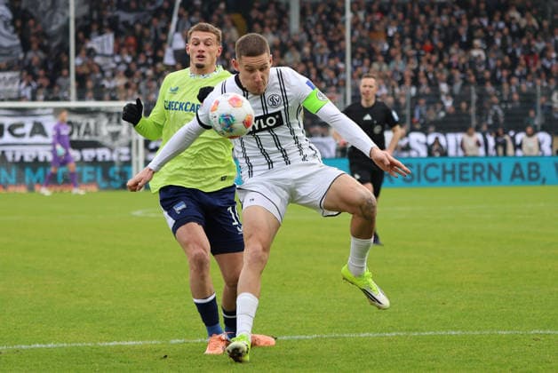 07.02.2025, Fussball, Herren, 2. Bundesliga, Saison 2025 2026, SV 07 Elversberg - Hertha BSC Berlin, Lukas Pinckert (SV 07 Elversberg), Michael Cuisance (Hertha BSC Berlin) Elversberg Ursapharm-Arena an der Kaiserlinde Saarland Deutschland (DEU)