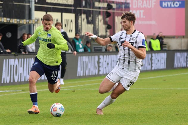 07.02.2025, Fussball, Herren, 2. Bundesliga, Saison 2025 2026, SV 07 Elversberg - Hertha BSC Berlin, Maximilian Rohr (SV 07 Elversberg), Michael Cuisance (Hertha BSC Berlin) Elversberg Ursapharm-Arena an der Kaiserlinde Saarland Deutschland (DEU)