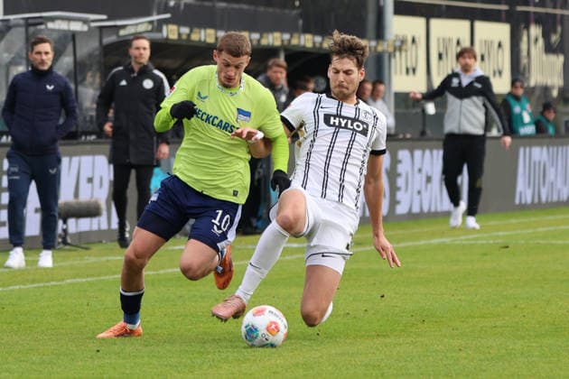 07.02.2025, Fussball, Herren, 2. Bundesliga, Saison 2025 2026, SV 07 Elversberg - Hertha BSC Berlin, Maximilian Rohr (SV 07 Elversberg), Michael Cuisance (Hertha BSC Berlin) Elversberg Ursapharm-Arena an der Kaiserlinde Saarland Deutschland (DEU)