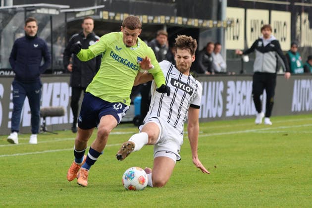 07.02.2025, Fussball, Herren, 2. Bundesliga, Saison 2025 2026, SV 07 Elversberg - Hertha BSC Berlin, Maximilian Rohr (SV 07 Elversberg), Michael Cuisance (Hertha BSC Berlin) Elversberg Ursapharm-Arena an der Kaiserlinde Saarland Deutschland (DEU)