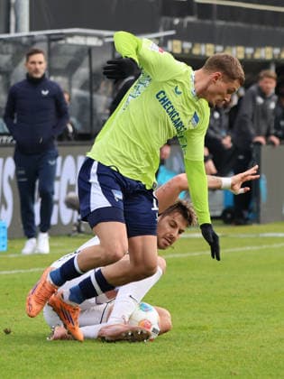07.02.2025, Fussball, Herren, 2. Bundesliga, Saison 2025 2026, SV 07 Elversberg - Hertha BSC Berlin, Maximilian Rohr (SV 07 Elversberg), Michael Cuisance (Hertha BSC Berlin) Elversberg Ursapharm-Arena an der Kaiserlinde Saarland Deutschland (DEU)