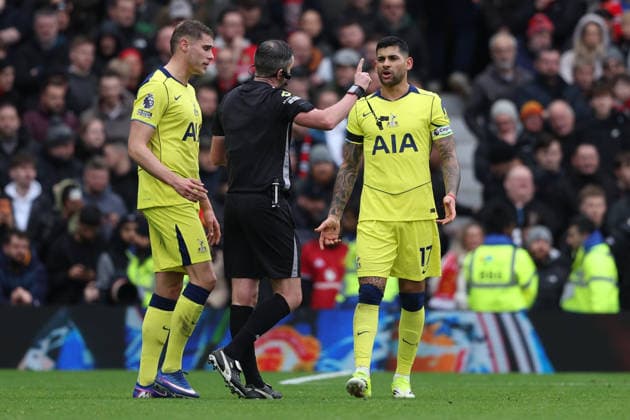 Manchester United, ManU v Tottenham Hotspur - Premier League Cristian Romero of Tottenham Hotspur is sent off by referee Michael Oliver during the Premier League match between Manchester United and Tottenham Hotspur at Old Trafford on February 7, 2026 in Manchester, England. WARNING! This Photograph May Only Be Used For Newspaper And Or Magazine Editorial Purposes. May Not Be Used For Publications Involving 1 player, 1 Club Or 1 Competition Without Written Authorisation From Football DataCo Ltd. For Any Queries, Please Contact Football DataCo Ltd on +44 (0) 207 864 9121 Manchester Old Trafford England United Kingdom Copyright: xAllstarxPicturexLibraryxLtdx
