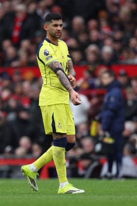 Manchester United, ManU v Tottenham Hotspur - Premier League Cristian Romero of Tottenham Hotspur is sent off during the Premier League match between Manchester United and Tottenham Hotspur at Old Trafford on February 7, 2026 in Manchester, England. WARNING! This Photograph May Only Be Used For Newspaper And Or Magazine Editorial Purposes. May Not Be Used For Publications Involving 1 player, 1 Club Or 1 Competition Without Written Authorisation From Football DataCo Ltd. For Any Queries, Please Contact Football DataCo Ltd on +44 (0) 207 864 9121 Manchester Old Trafford England United Kingdom Copyright: xAllstarxPicturexLibraryxLtdx