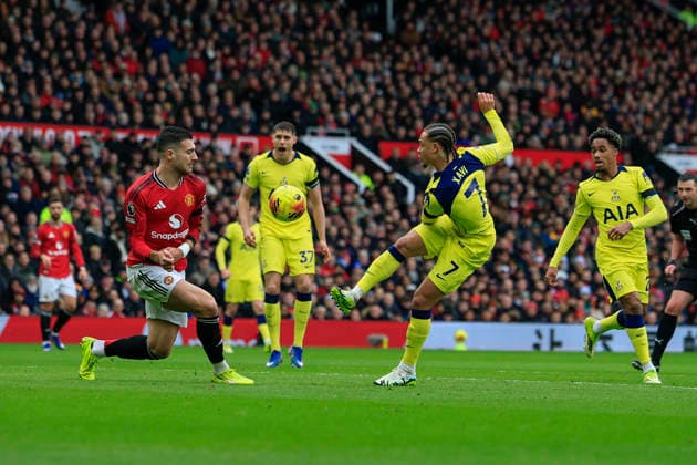 Manchester United, ManU v Tottenham Hotspur, Premier League Xavi Simons (7) of Tottenham Hotspur has a shot on goal during the Premier League match between Manchester United and Tottenham Hotspur at Old Trafford, Manchester, UK on 7 February 2026. Manchester Old Trafford Greater Manchester UK Editorial use only DataCo restrictions apply See www.football-dataco.com , Copyright: xConorxMolloyx PSI-23700-0042