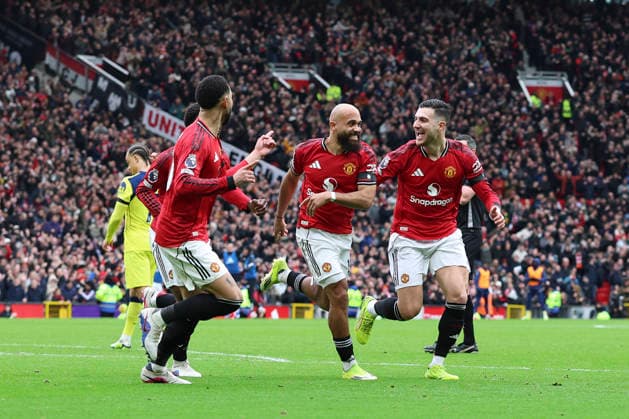 Manchester United, ManU v Tottenham Hotspur, Premier League Manchester United forward Bryan Mbeumo (19) scores a GOAL 1-0 and celebrates with Manchester United defender Diogo Dalot (2) and Manchester United forward Matheus Cunha (10) during the Manchester United v Tottenham Hotspur Premier League match at Old Trafford, Manchester, England on 7 February 2026 Credit: Phil Duncan Every Second Media Editorial use only. All images are copyright Every Second Media Limited. No images may be reproduced without prior permission. All rights reserved. Premier League and Football League images are subject to licensing agreements with Football DataCo Limited. see https: www.football-dataco.com Copyright: xIMAGO EveryxSecondxMediax ESM-1790-0039 PhilxDuncanx xEveryxSecondxMediax