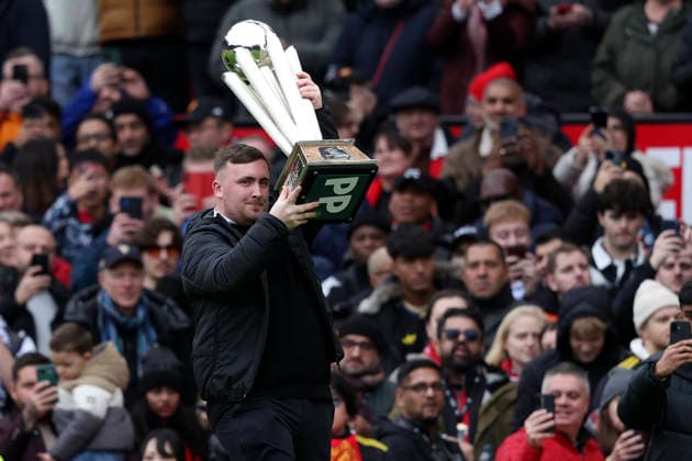 Manchester United, ManU v Tottenham Hotspur - Premier League Luke Littler shows his World Darts Championship trophy to the crowd at half time during the Premier League match between Manchester United and Tottenham Hotspur at Old Trafford on February 7, 2026 in Manchester, England. WARNING! This Photograph May Only Be Used For Newspaper And Or Magazine Editorial Purposes. May Not Be Used For Publications Involving 1 player, 1 Club Or 1 Competition Without Written Authorisation From Football DataCo Ltd. For Any Queries, Please Contact Football DataCo Ltd on +44 (0) 207 864 9121 Manchester Old Trafford England United Kingdom Copyright: xAllstarxPicturexLibraryxLtdx
