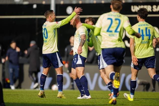 Toni Leistner (Hertha BSC Berlin) bejubelt den Treffer zum 0:3 mit Paul Seguin (Hertha BSC Berlin) und Michael Cuisance (Hertha BSC Berlin), SV Elversberg vs Hertha BSC Berlin, Fussball, 2. Bundesliga, 21. Spieltag, Saison 2025 2026, 07.02.2026 DFB regulations prohibit any use of photographs as image sequences and or quasi-video. SV Elversberg vs Hertha BSC Berlin, Fussball, 2. Bundesliga, 21. Spieltag, Saison 2025 2026, 07.02.2026