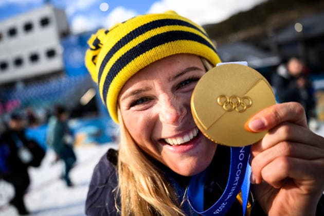 260207 Frida Karlsson of Sweden celebrates with her gold medal after the women s 20 km cross-country skiing skiathlon during day 1 of the 2026 Winter Olympics on February 7, 2026 in Val di Fiemme. Photo: Maxim Thore BILDBYRAN kod MT MT0961 skidor cross-country skiing langrenn Olympic Games, Olympische Spiele, Olympia, OS olympics winter olympics os ol olympiska spel vinter-os olympiske leker milano cortina 2026 milan cortina 2026 milano cortina 2026 olympic games milano cortina 2026 winter olympic games milano cortina-os milano cortina-ol vinter-ol 1 bbeng skiathlon dam os-guld guld jubel medalj sverige *** 260207 Frida Karlsson of Sweden celebrates with her gold medal after the women s 20 km cross country skiing skiathlon during day 1 of the 2026 Winter Olympics on February 7, 2026 in Val di Fiemme Photo Maxim Thore BILDBYRAN kod MT MT0961 skidor cross country skiing langrenn olympic games olympics winter olympics os ol olympiska spel vinter os olympiske leker milano cortina 2026 milan cortina 2026 milano cortina 2026 olympic games milano cortina 2026 winter olympic games milano cortina os milano cortina ol vinter ol 1 bbeng skiathlon dam os guld guld jubel medalj sverige  Copyright: MAXIMxTHORE BB260207MT100