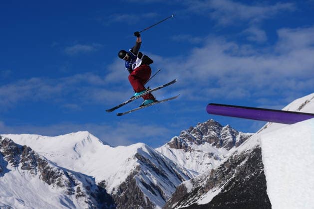 February 7, 2026, Livigno, Italy: Canada s Evan McEachran hits a jump during the qualification for the men s free ski slopestyle during the Milano Cortina 2026 Winter Olympic Games, Olympische Spiele, Olympia, OS in Livigno, Italy, Saturday, Feb. 7, 2026. Canada News - February 7, 2026  - ZUMAc35_ 20260207_zaf_c35_004 Copyright: xSeanxKilpatrickx