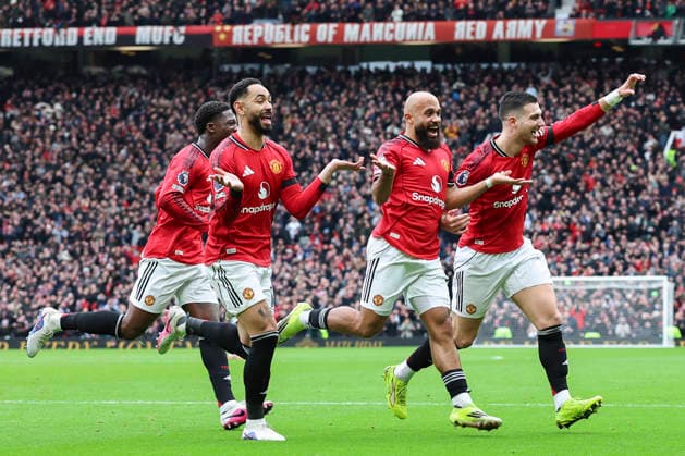 Manchester United, ManU v Tottenham Hotspur, Premier League Manchester United forward Bryan Mbeumo (19) scores a GOAL 1-0 and celebrates with Manchester United defender Diogo Dalot (2) Manchester United midfielder Kobbie Mainoo (37) and Manchester United forward Matheus Cunha (10) during the Manchester United v Tottenham Hotspur Premier League match at Old Trafford, Manchester, England on 7 February 2026 Credit: Phil Duncan Every Second Media Editorial use only. All images are copyright Every Second Media Limited. No images may be reproduced without prior permission. All rights reserved. Premier League and Football League images are subject to licensing agreements with Football DataCo Limited. see https: www.football-dataco.com Copyright: xIMAGO EveryxSecondxMediax ESM-1790-0044 PhilxDuncanx xEveryxSecondxMediax