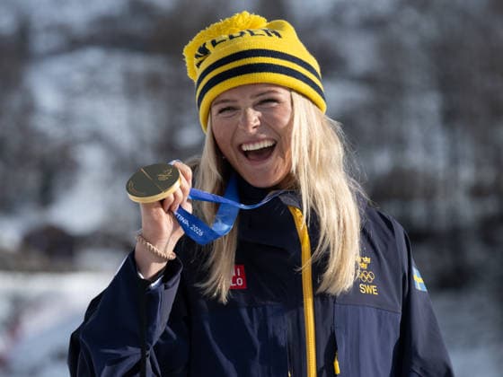 OLYMPICS - Winter Olympic Games, Olympische Spiele, Olympia, OS Milano Cortina 2026 VAL DI FIEMME,ITALY,07.FEB.26 - OLYMPICS, CROSS COUNTRY SKIING - Winter Olympic Games Milano Cortina 2026, 10km, 10km Skiathlon, women. Image shows the rejoicing of Frida Karlsson (SWE) with her gold medal.  GEPAxpictures xOliverxLerch