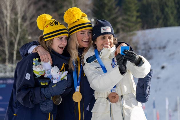 OLYMPICS - Winter Olympic Games, Olympische Spiele, Olympia, OS Milano Cortina 2026 VAL DI FIEMME,ITALY,07.FEB.26 - OLYMPICS, CROSS COUNTRY SKIING - Winter Olympic Games Milano Cortina 2026, 10km, 10km Skiathlon, women. Image shows the podium: Ebba Andersson, Frida Karlsson (SWE) and Heidi Weng (NOR). Keywords: medal, ceremony.  GEPAxpictures xOliverxLerch