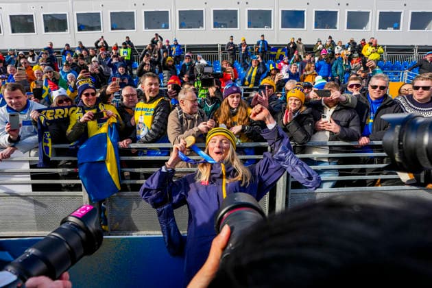 Winter Olympics in Milan Cortina 2026 Val di Fiemme, Italy 20260207. Frida Karlsson from Sweden celebrates with the gold medal after the women s cross-country 20 km Skiathlon at Lago di Tesero during the Winter Olympics in Milano Cortina 2026. Photo: Lise Aserud NTB Val di Fiemme Italy EDITORIAL USE ONLY. RESTRICTED USE FOR BETTING COMPANIES Ref:_SPO7nyvlB5oZ6o.jpg *** Winter Olympics in Milan Cortina 2026 Val di Fiemme, Italy 20260207 Frida Karlsson from Sweden celebrates with the gold medal after the women s cross country 20 km Skiathlon at Lago di Tesero during the Winter Olympics in Milano Cortina 2026 Photo Lise Aserud NTB Val di Fiemme Italy EDITORIAL USE ONLY RESTRICTED USE FOR BETTING COMPANIES  Copyright: xLisexAserudx xNTBx