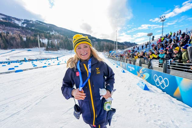 Winter Olympics in Milan Cortina 2026 Val di Fiemme, Italy 20260207. Frida Karlsson from Sweden celebrates with the gold medal after the women s cross-country 20 km Skiathlon at Lago di Tesero during the Winter Olympics in Milano Cortina 2026. Photo: Lise Aserud NTB Val di Fiemme Italy EDITORIAL USE ONLY. RESTRICTED USE FOR BETTING COMPANIES Ref:_SPOLPP2fOGhnRg.jpg *** Winter Olympics in Milan Cortina 2026 Val di Fiemme, Italy 20260207 Frida Karlsson from Sweden celebrates with the gold medal after the women s cross country 20 km Skiathlon at Lago di Tesero during the Winter Olympics in Milano Cortina 2026 Photo Lise Aserud NTB Val di Fiemme Italy EDITORIAL USE ONLY RESTRICTED USE FOR BETTING COMPANIES  Copyright: xLisexAserudx xNTBx
